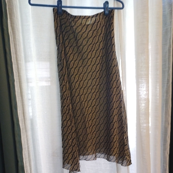 Elegant Black and Gold Patterned Skirt - Picture 8 of 10